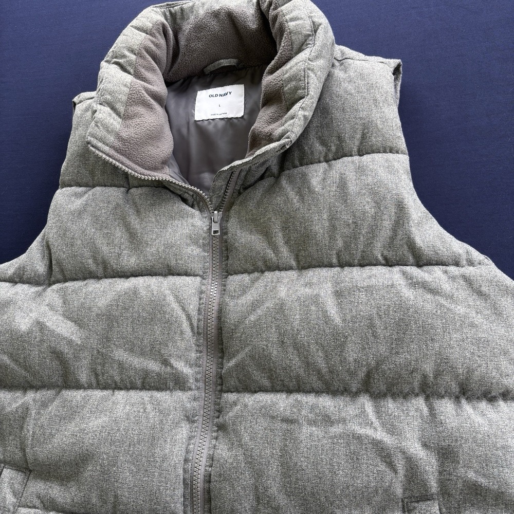 Old Navy Men's Gray Puffer‎ Vest Size L Full Zip Quilted Sleeveless Jacket